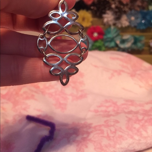 Earrings - Picture 3 of 7